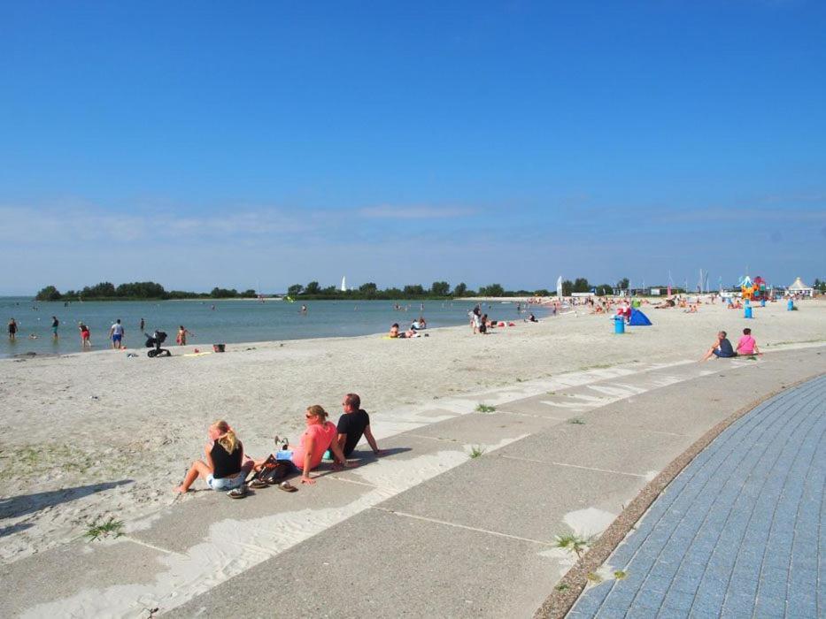 Chalet Makkum C99B Met Prive Gelegen Tuin Aan Het Water Ngoại thất bức ảnh