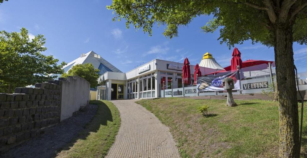 Chalet Makkum C99B Met Prive Gelegen Tuin Aan Het Water Ngoại thất bức ảnh