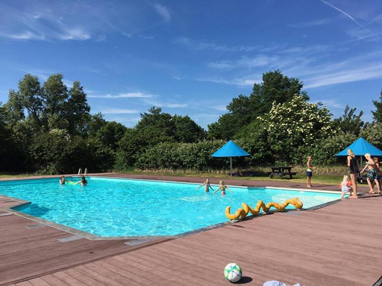 Chalet Makkum C99B Met Prive Gelegen Tuin Aan Het Water Ngoại thất bức ảnh