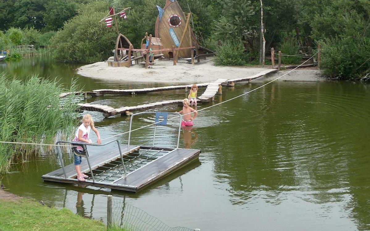 Chalet Makkum C99B Met Prive Gelegen Tuin Aan Het Water Ngoại thất bức ảnh