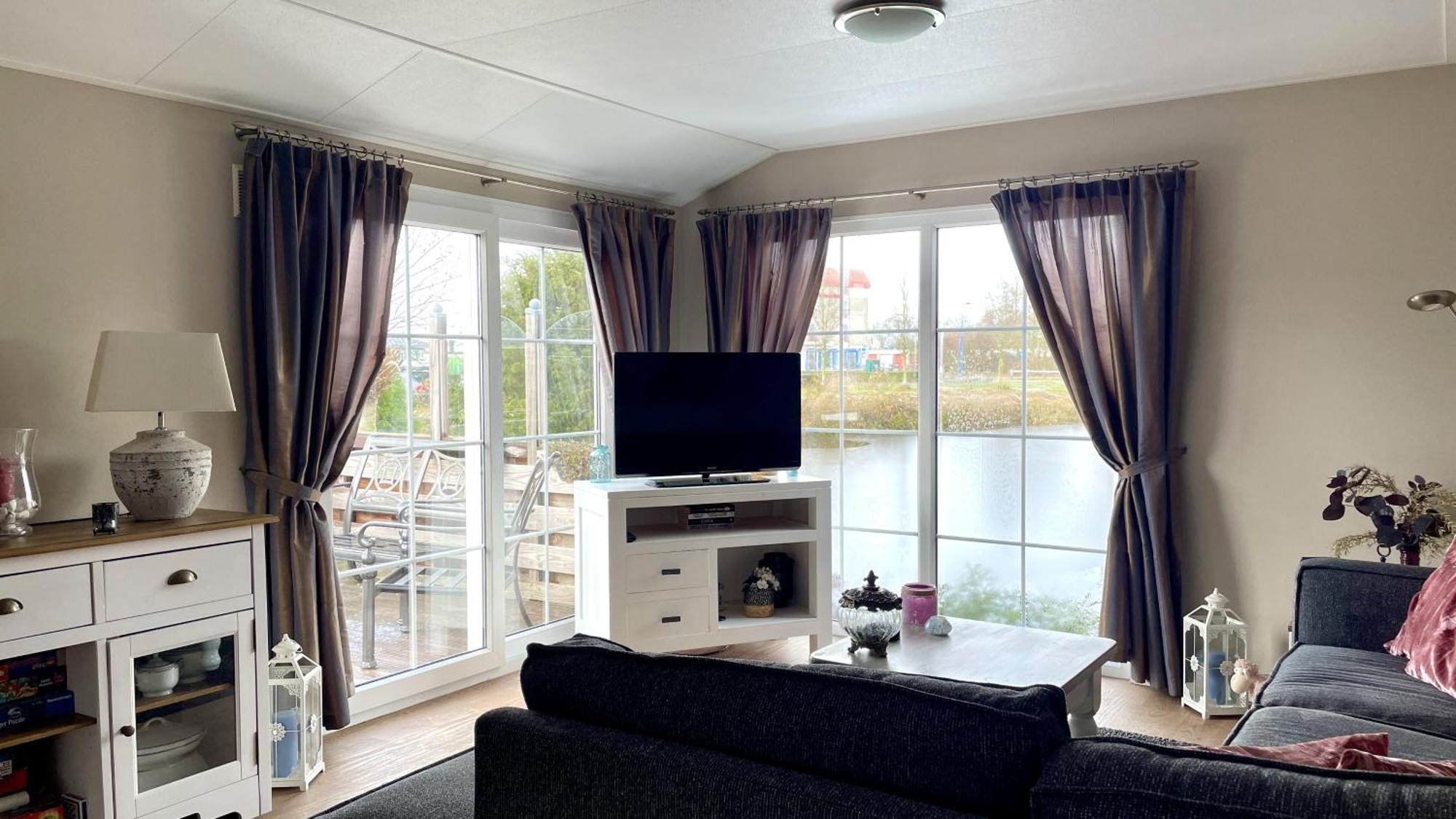 Chalet Makkum C99B Met Prive Gelegen Tuin Aan Het Water Ngoại thất bức ảnh
