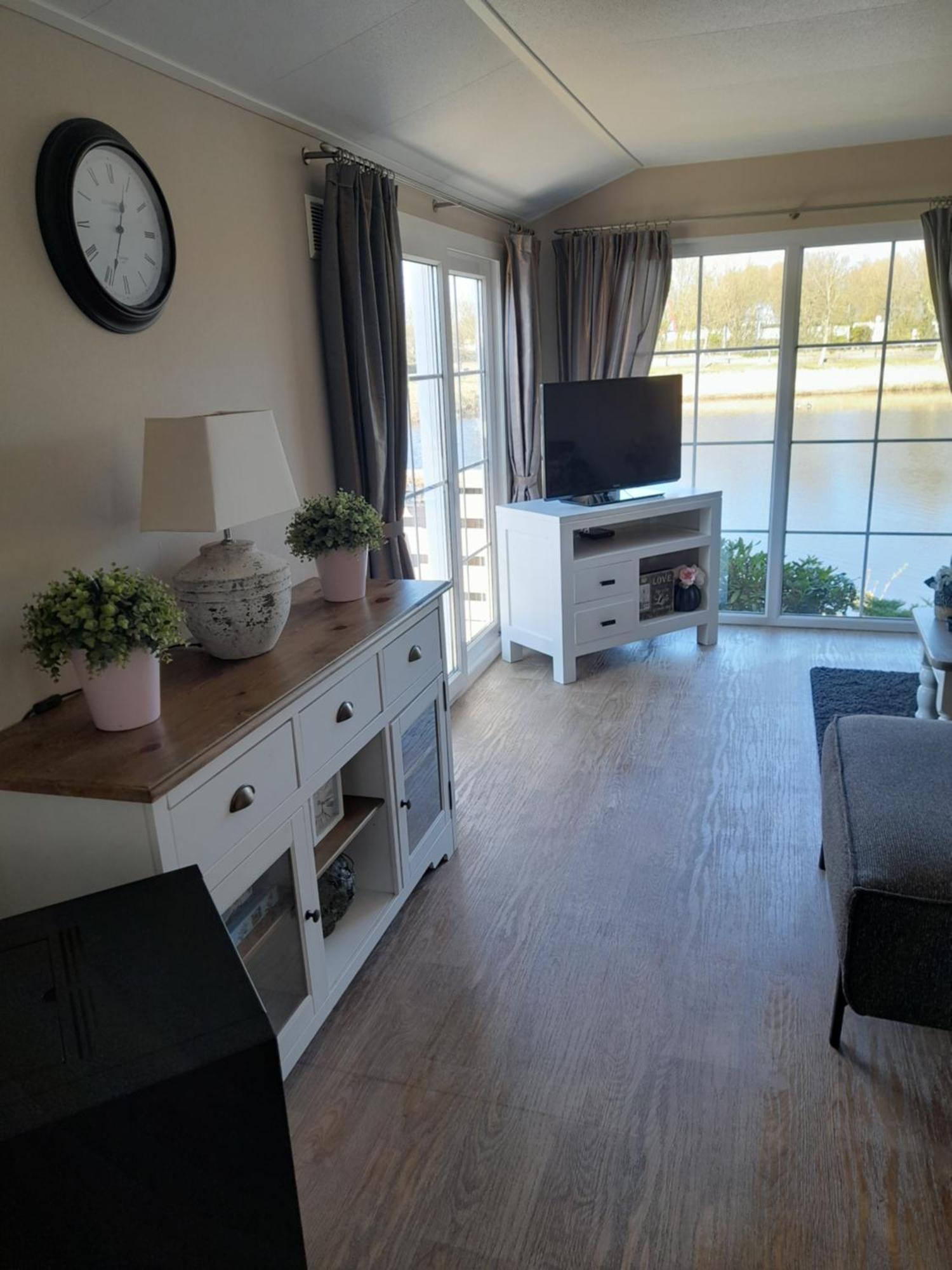 Chalet Makkum C99B Met Prive Gelegen Tuin Aan Het Water Ngoại thất bức ảnh