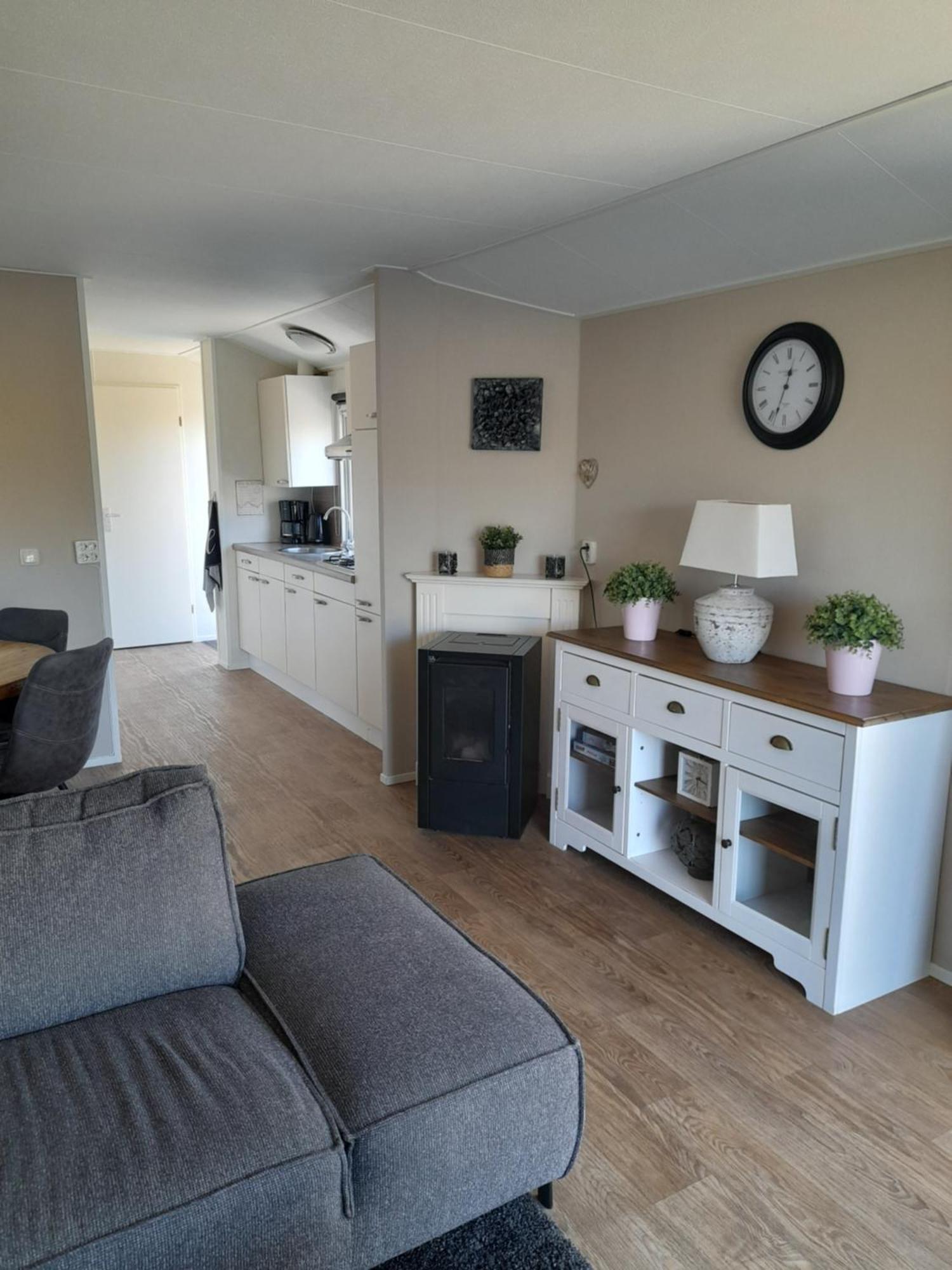 Chalet Makkum C99B Met Prive Gelegen Tuin Aan Het Water Ngoại thất bức ảnh
