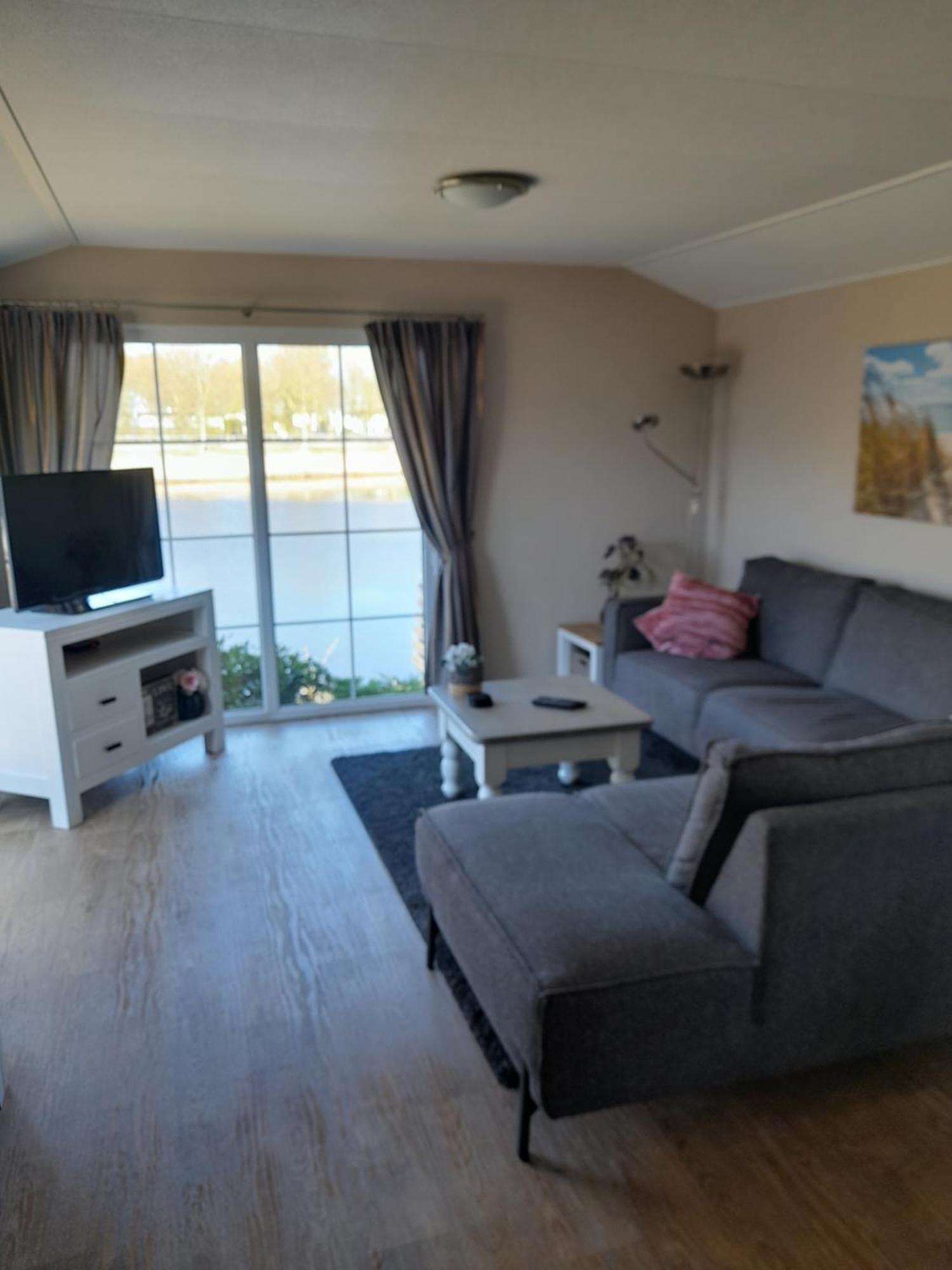 Chalet Makkum C99B Met Prive Gelegen Tuin Aan Het Water Ngoại thất bức ảnh