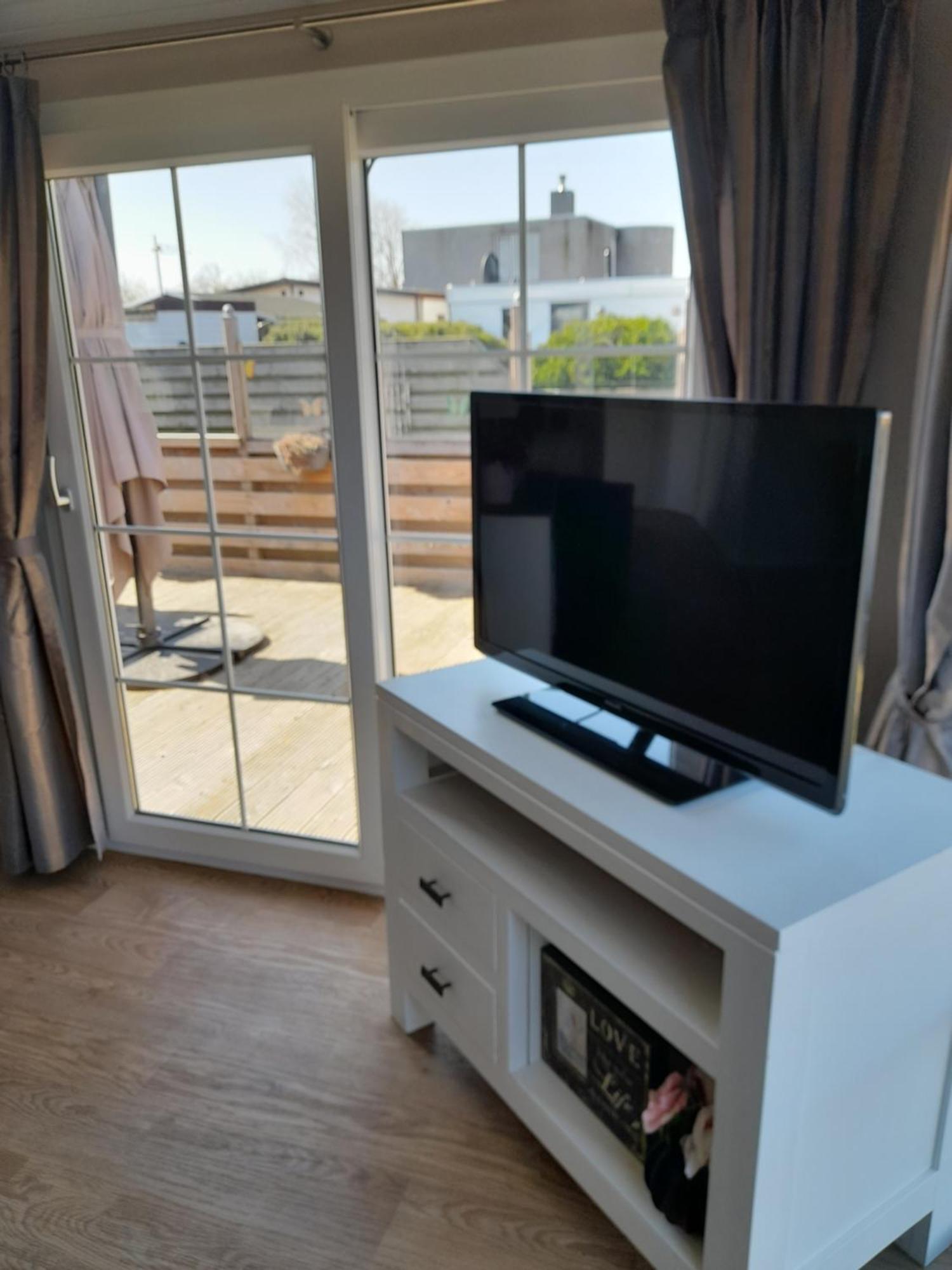 Chalet Makkum C99B Met Prive Gelegen Tuin Aan Het Water Ngoại thất bức ảnh