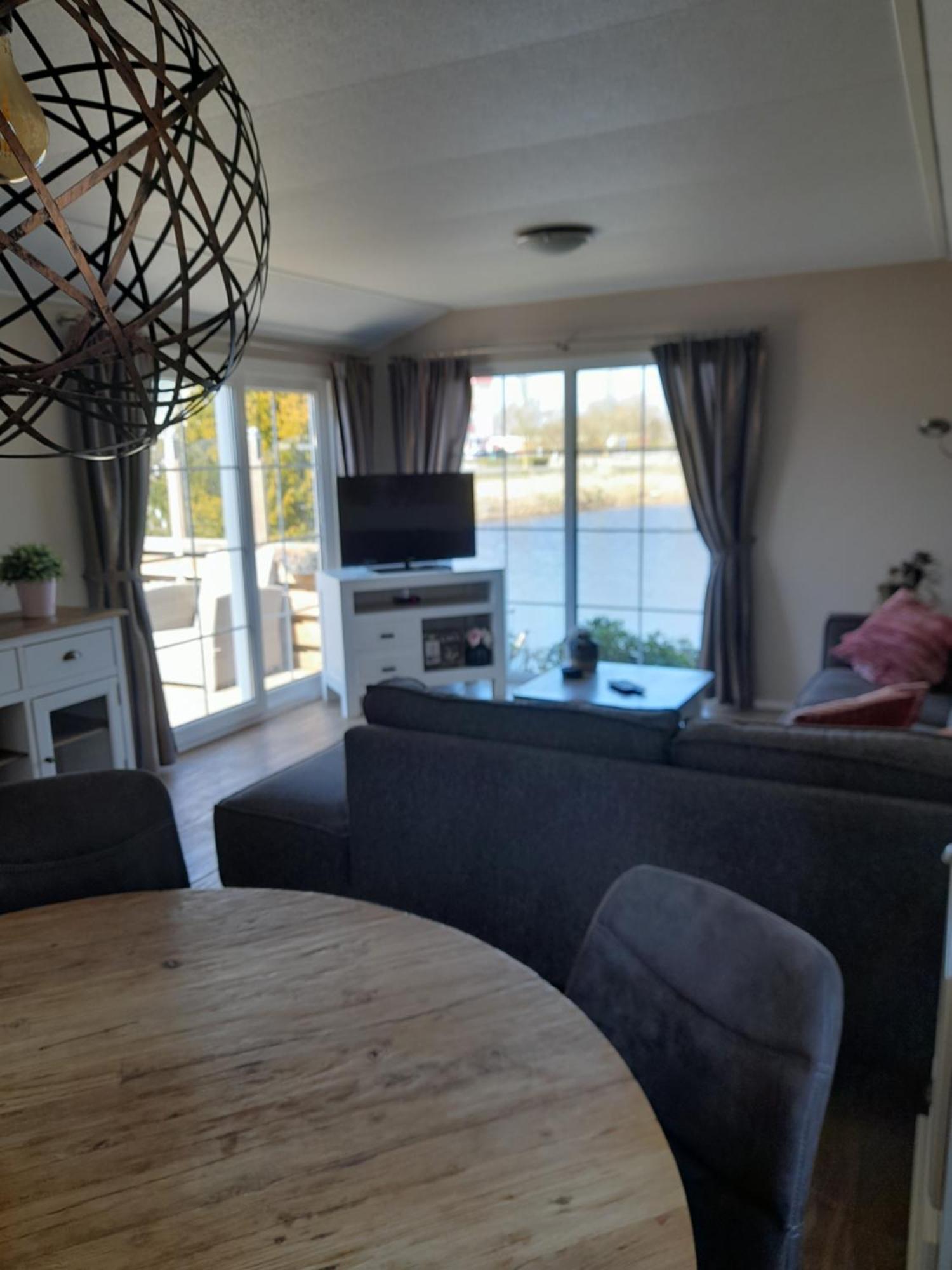 Chalet Makkum C99B Met Prive Gelegen Tuin Aan Het Water Ngoại thất bức ảnh