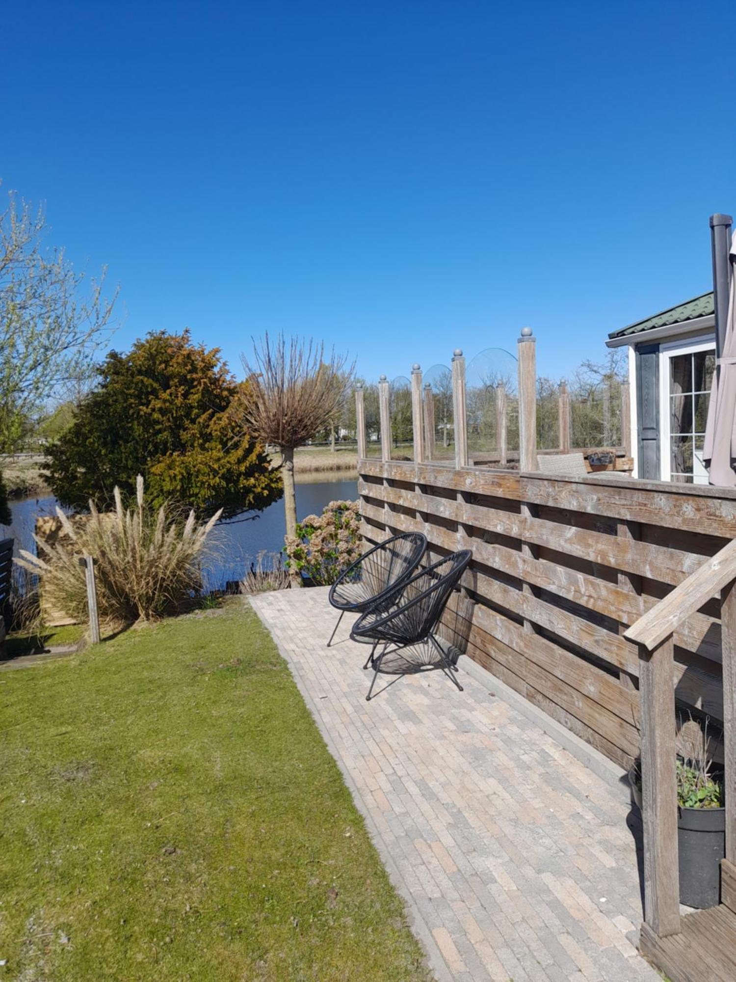 Chalet Makkum C99B Met Prive Gelegen Tuin Aan Het Water Ngoại thất bức ảnh