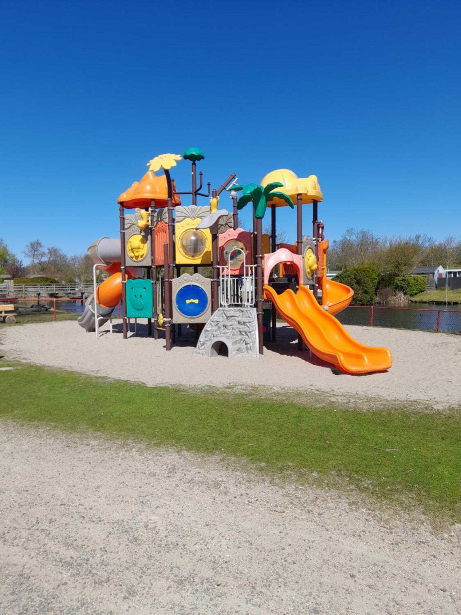 Chalet Makkum C99B Met Prive Gelegen Tuin Aan Het Water Ngoại thất bức ảnh