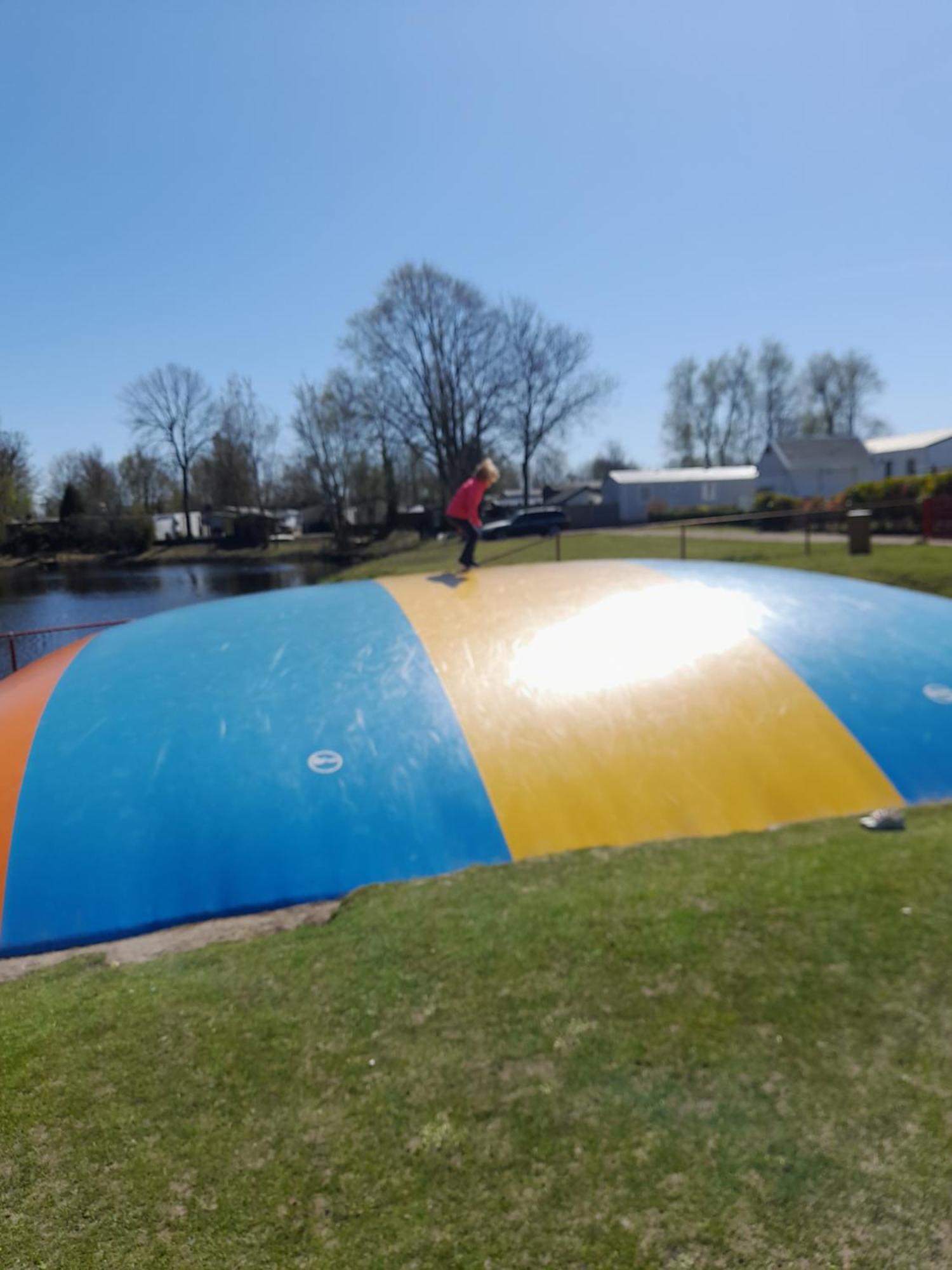 Chalet Makkum C99B Met Prive Gelegen Tuin Aan Het Water Ngoại thất bức ảnh